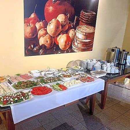 Oda ve Kahvaltı Marea 3*